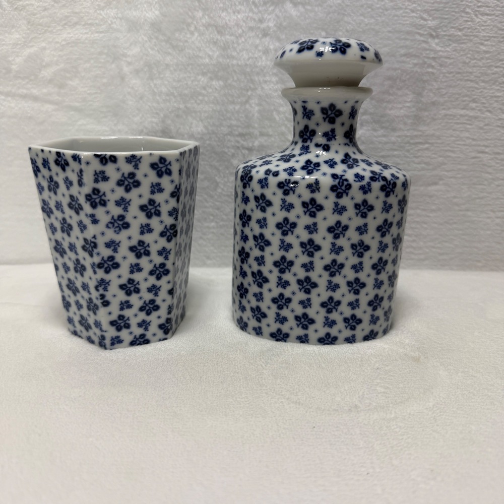 VTG 1977 MANN Blue Leaf Porcelain Decanter Bottle & Stopper Bud Vase Japan